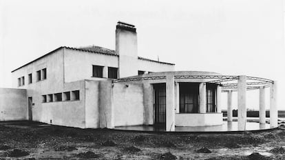 El comedor de los albergues era un salón semicircular con vistas al paisaje.