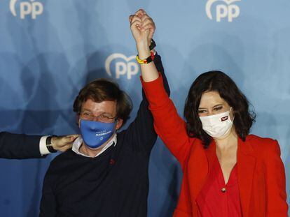 Isabel Díaz Ayuso y José Luis Martínez-Almeida, el pasado 4 de mayo, en la sede del partido.