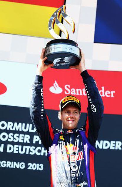 Vettel levanta el trofeo de campeón