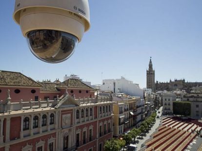 Una de las cámaras instaladas para esta Semana Santa en Sevilla. 
