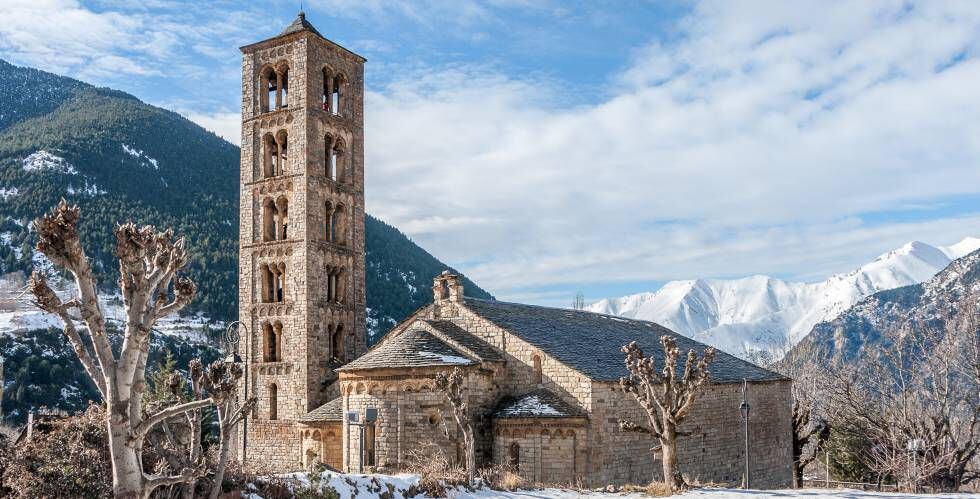 Iglesia de San Clemente en Taüll, pueblo del valle de Boí (Lleida), en el Pirineo catalán.