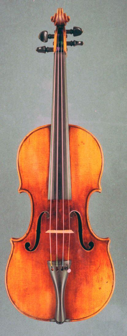 Éste es el violín de 1696 que supuestamente le ha sido sustraído a un músico de 32 años. Está valorado en 1,9 millones de euros y se ofrece por su recuperación una recompensa de 15.000 euros
