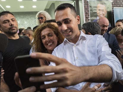 Luigi Di Maio, en la inauguración de la sede de su nuevo partido en Pomiglio D'Arco, su pueblo natal.