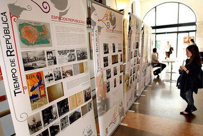 Vista de la exposición que completa las jornadas sobre las fuentes sobre la represión franquista.