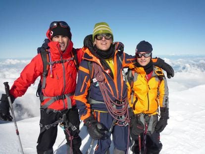 Dani Pedrosa, Héctor Barberá y Marc Coma han alcanzado la cima del Mont Blanc, la montaña más alta de Europa Occidental (situada en los Alpes franceses). Los pilotos participan en el programa de televisión <i>Desafío Extremo</i>, que emite Cuatro y que conduce el deportista Jesús Calleja.
