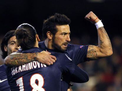 Ibrahimovic y Lavezzi celebran un gol