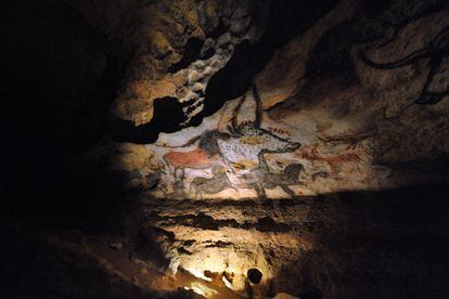 Dibujos en la cueva de Lascaux, en Francia.