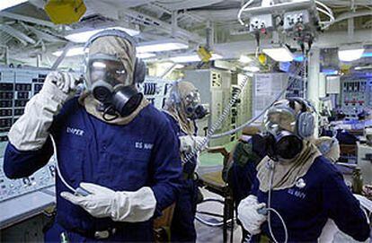 Miembros de la Marina estadounidense durante un ejercicio de guerra química y biológica.