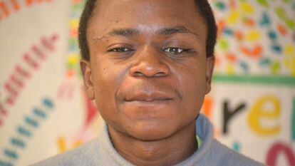 Kondwani Nkowami, un joven de 22 años que superó un linfoma de Hodgkin y ahora estudia Medicina en la Universidad.