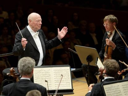Bernard Haitink tras dirigir el último acorde de la Séptima Sinfonía de Anton Bruckner a la Orquesta Filarmónica de Viena.