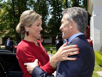 La reina M&aacute;xima de Holanda con Mauricio Macri en la quinta presidencial argentina.