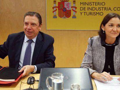 El ministro de Agricultura, Pesca y Alimentación, Luis Planas, junto a la titular de Industria, Comercio y Turismo, Reyes Maroto.