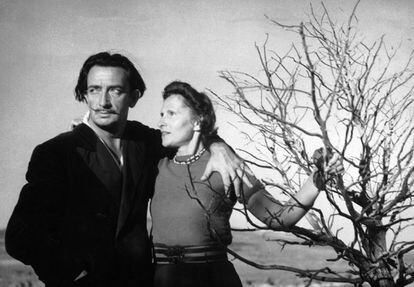 Salvador Dalí y su esposa Gala, en 1958.
