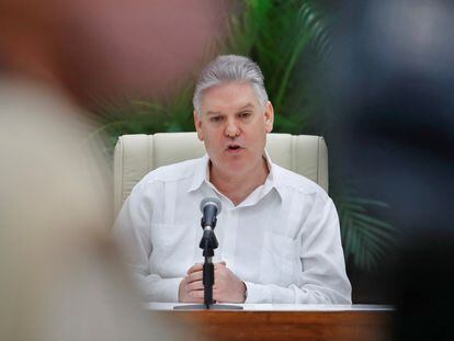 Fotografía de archivo fechada el 20 de mayo de 2021 del entonces vice primer ministro y Ministro de Economía, Alejandro Gil Fernández, durante una conferencia de prensa en La Habana.