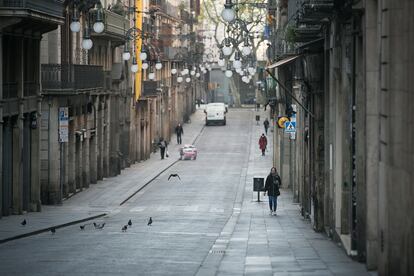 Una calle del centro de Barcelona, a comienzos de abril.