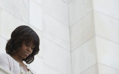 La primera dama, Michelle Obama, el D&iacute;a de los Ca&iacute;dos en el cementerio de Arlington.