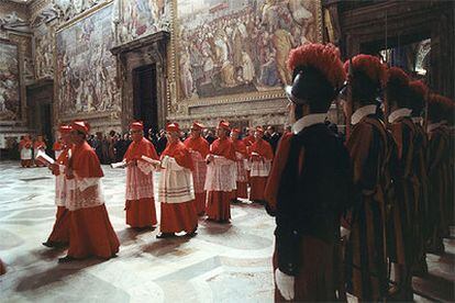 Ceremonia celebrada en la Capilla Sixtina previa al cónclave que eligió a Juan Pablo II el 16 de octubre de 1978.