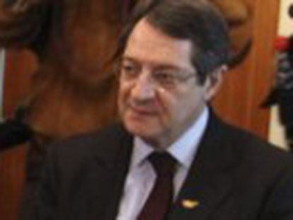Nicosia liquidará uno de sus grandes bancos e impone quitas para los depósitos de más de 100.000 euros