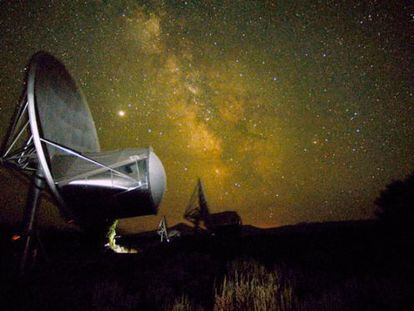 Varias de las antenas de radio con las que el instituto SETI busca se&ntilde;ales de inteligencia extraterrestre