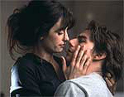 Penélope Cruz y Tom Cruise, en una secuencia de <i>Vainilla Sky</i>.