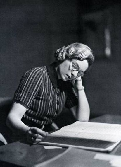 Elizabeth Maconchy, fotografiada por Howard coster en 1938.
