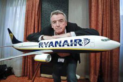 El presidente de Ryanair, Michael O'Leary, durante la rueda de prensa celebrada ayer en Madrid para explicar algunos datos sobre el aterrizaje de emergencia de tres aviones de la compañía el pasado 26 de julio en el aeropuerto de Valencia que investiga AESA.