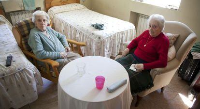 Luisa y Trinidad Carpintero son dos de las residentes que abandonar&aacute;n su hogar. 