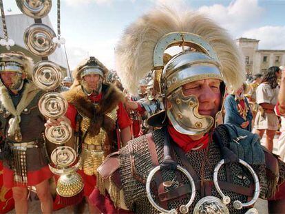Desfile de legiones en el Camp de Marte de Tarragona, durante las Jornadas de Divulgación Histórica Romana.
