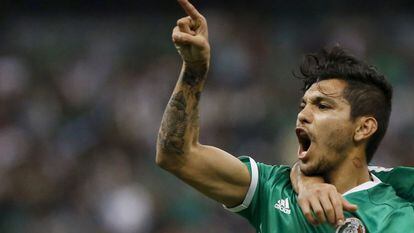 Jes&uacute;s Manuel Corona festeja su gol ante Canad&aacute; en el Azteca. 