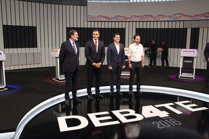 Los candidatos del PP, Mariano Rajoy; PSOE, Pedro Sánchez; Ciudadanos, Albert Rivera; y Unidos Podemos, Pablo Iglesias antes de comenzar el debate.