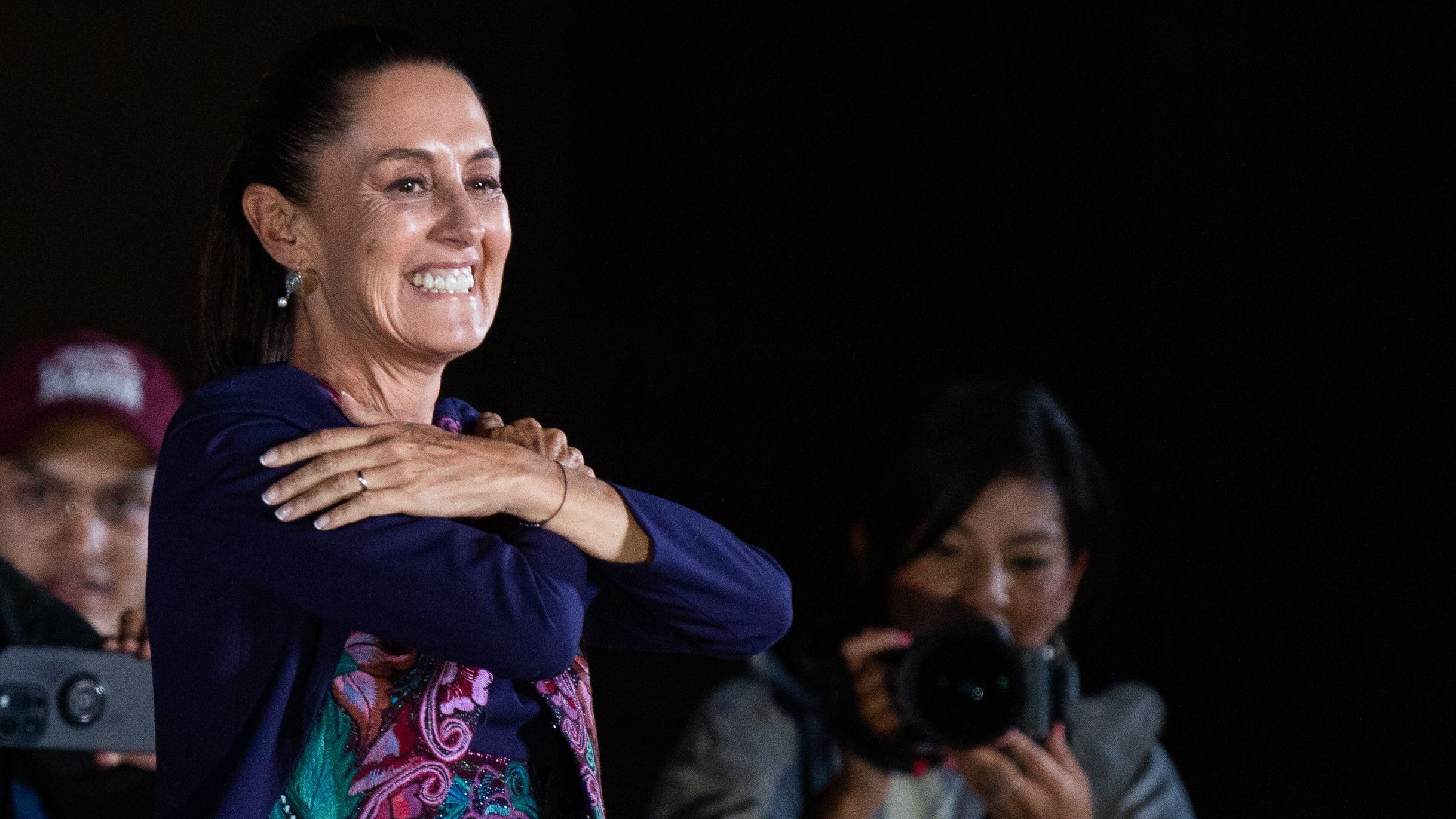 Claudia Sheinbaum comemora no Zócalo com seus seguidores, neste dia 3 de junho.
