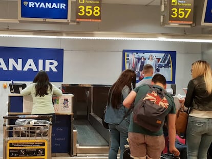 Un mostrador de Ryanair en el aeropuerto de Barajas de Madrid.