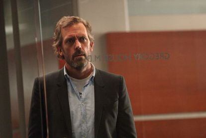 Hugh Laurie, en una escena de la octava temporada de 'House'