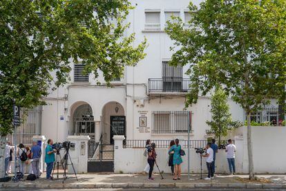 Fachada de una residencia de Sevilla cerrada el miércoles al detectar la inspección "deficiencias graves".