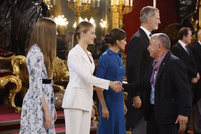 La princesa Leonor saluda al secretario general de UGT, Pepe Álvarez. 
