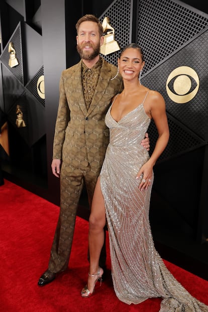 El cantante, DJ y productor Calvin Harris, acompañado de su pareja Vick Hope.