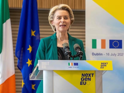 La presidenta de la Comisión Europea, Ursula von der Leyen, presenta los fondos europeos de recuperación este viernes en Dublín.