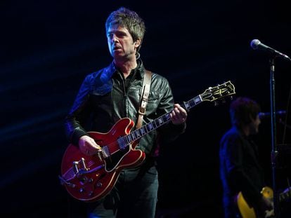 Noel Gallagher, durante un concierto en Barcelona.