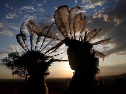 Bailarines del a tribu Kurya en Tanzania.