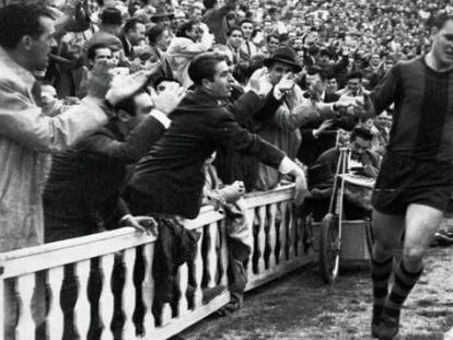 Kubala festeja un gol en Les Corts.