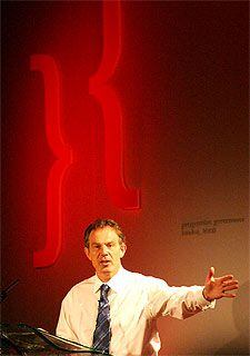 Tony Blair abre la conferencia de progresistas ayer en Londres.
