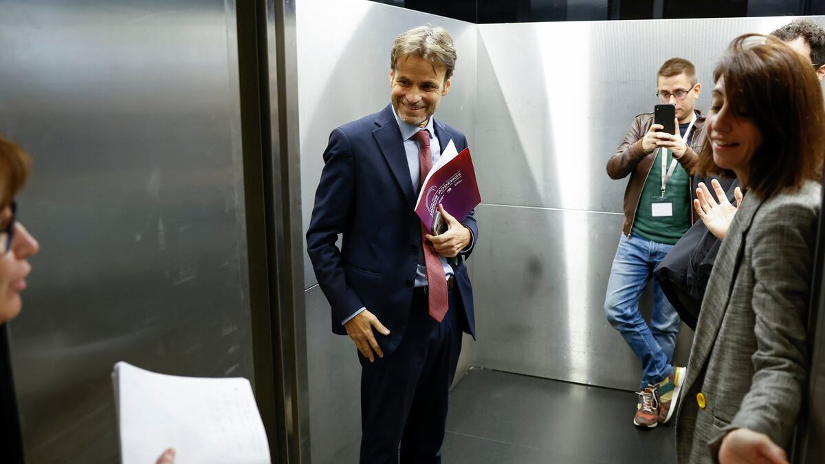 Sumar emplaza al PSOE a negociar cuanto antes un programa "ambicioso" de coalición