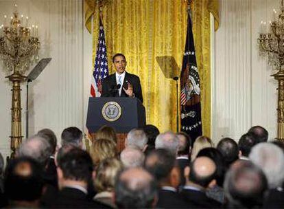 Barak Obama  presentando el plan de estímulo económico en la Casa Blanca.