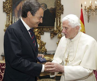 Zapatero y el Papa, durante el encuentro que mantuvieron ayer en la Nunciatura.