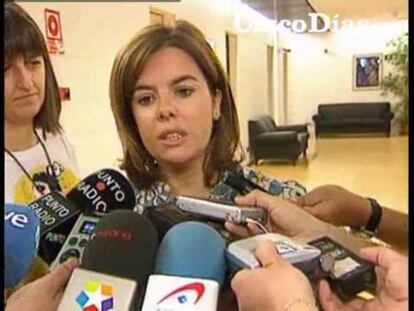 Sáenz de Santamaría aplaude la dimisión de Saiz