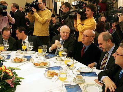 José Bono, Juan Fernando López Aguilar, Miguel Ángel Moratinos, Javier Rojo, Manuel Chaves y José Blanco, en el foro en el que intervino Zapatero.