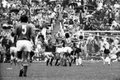 Riva, Mazzola y Domenghini celebran el 4-1 a Alemania en el Mundial de 1970.