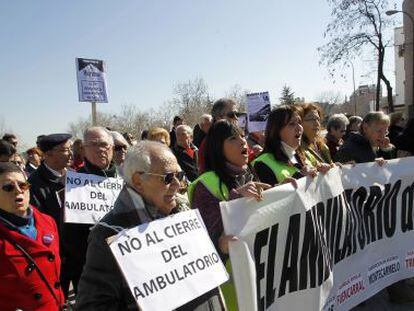 Protesta contra el cierre de un ambulatorio en Fuencarral.