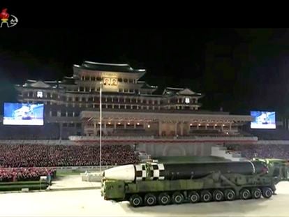 El posible nuevo misil intercontinental norcoreano, en el desfile militar en Pyongyang