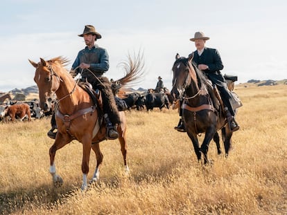 Los actores Benedict Cumberbatch y Jesse Plemons en 'The Power of the Dog'.